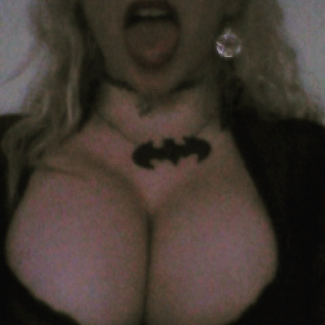 gothimbo:  Someone come oil me up.