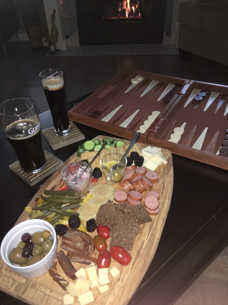<p><a href="https://lickthestickystuff.tumblr.com/post/169711071265/sunday-afternoon-bounty-beer-and-backgammonlife" class="tumblr_blog">lickthestickystuff</a>:</p><blockquote><p>Sunday afternoon bounty, beer and backgammon…life is good.</p></blockquote>
<p>Really, it looks beautiful, just as it should be</p>