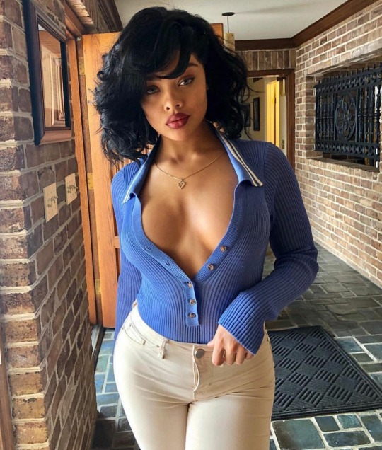 princejazziedad:Delicious. SimplyGorgeous. Curvy . Slim&Sexy. BootiDelicious Ma. Ms Bby_Cai 💜❤️💙