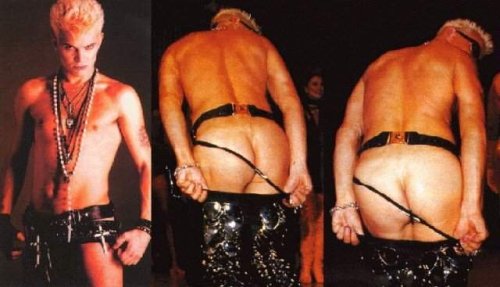 malecelebritiesexposed:  Billy Idol nudeTaken from http://malecelebsblog.com/category/musicians/