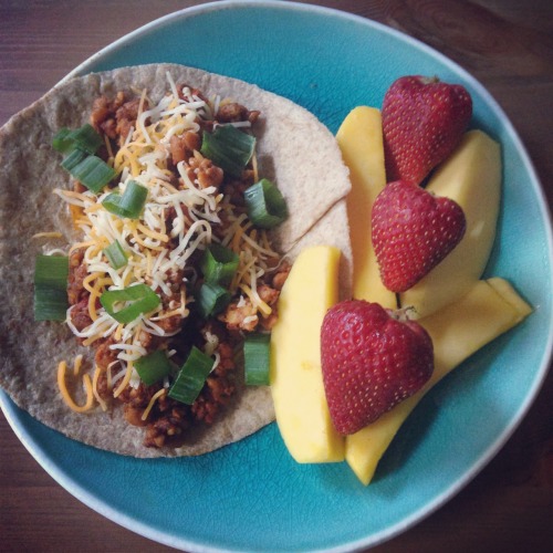 sainttaco:  •Feelin’ good. Been working out 4-5x per week over the last few weeks. Last night, did 30 minutes of eliptical and 15 on the bike. •Oh my tempeh. Cooked with tempeh for the first time last night and was very pleasantly surprised. I’m