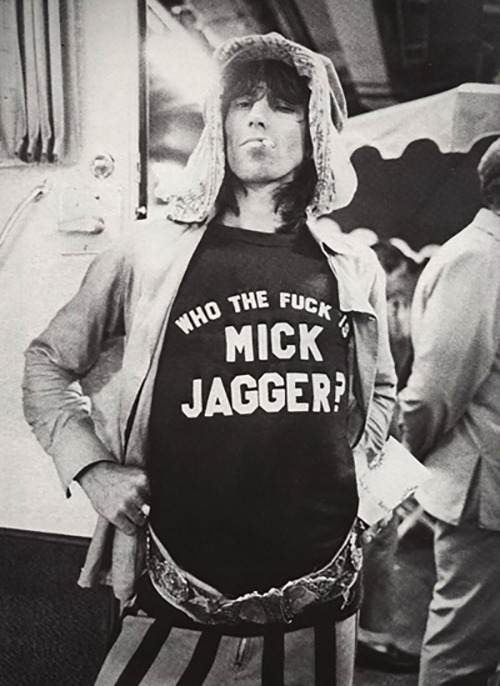 allaccessproject:  ALLACCESS-INSPIRATION / T-SHIRTS“WHO THE FUCK IS MICK JAGGER?”, KEITH RICHARDS. PHOTO © ANNIE LEIBOVITZ