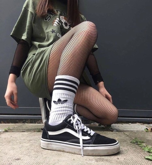 dreeminq:Grunge fishnet thinspo