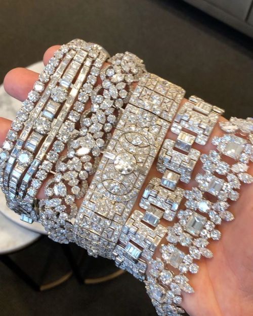 highjewellerydream:A spectacular diamond bracelet selection by @frankbeverett ・・・Shameless, gratuito