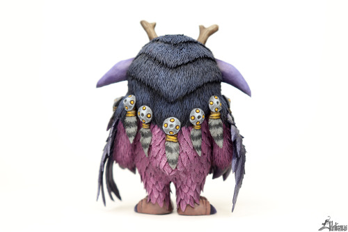  Moonkin Hatchling(custom order) Height : 7 cm Materials: velvet clay, steel wire, wooden stand, acr