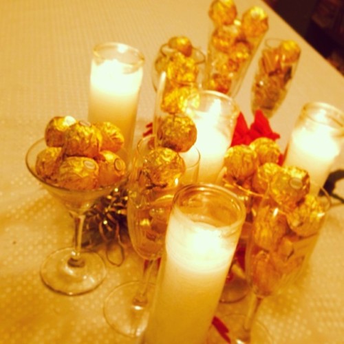 Setting the table, inspired by @elinameeps. #ferreros #love #NoviyGod #chocolate #shanatova #снаступ