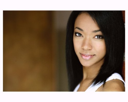 afrodesiacworldwide:  @afrodesiacworldwide Sonequa Martin-Green     gorgeous