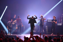 direct-news:  HQ’s - One Direction performs onstage during the 2014 iHeartRadio Music Festival at the MGM Grand Garden Arena on September 20, 2014 in Las Vegas, Nevada. 