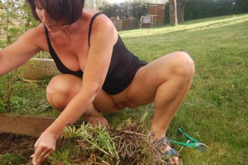 Knickerless gardening