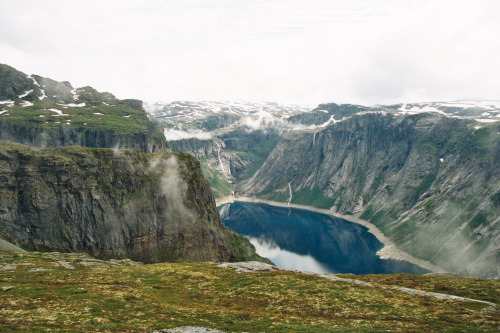 istillshootfilm: Norway On Film: Landscape Series by Torfinn Rosfjord Age: 29 years oldLocation: Sta