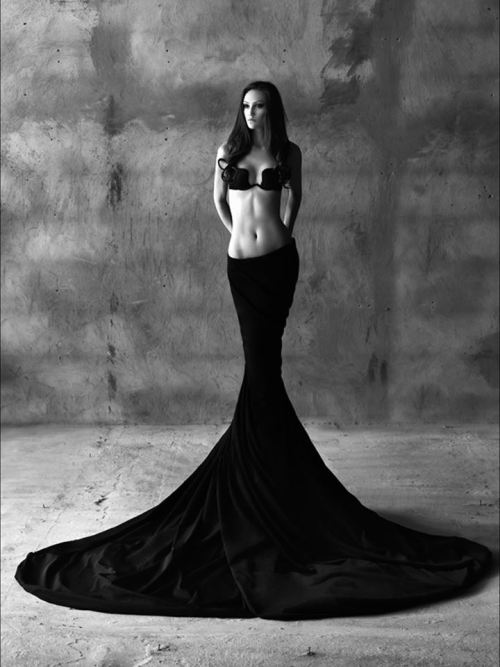 XXX Beautiful ultra long gown / Piękna niesłychanie photo