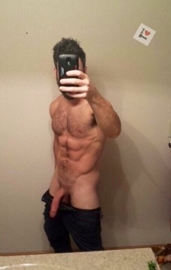 chelseabanker:  hunk showing off