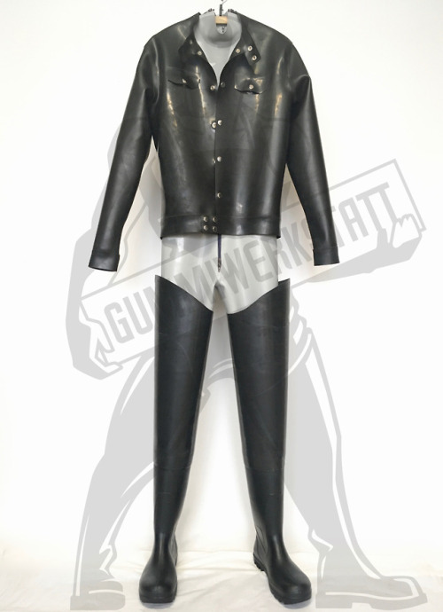 Rubber-Set: Catsuit 1mm industrial heavy rubber in gray, crotch-high waders and a rubber jeans jacke