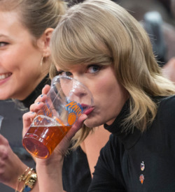 youareinloves:  why does taylor swift always look like she knows all of your secrets 