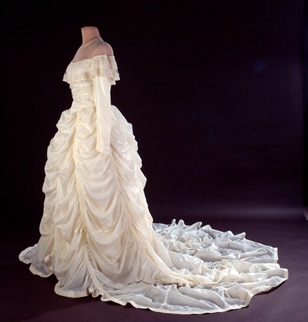 sixpenceee: A nylon parachute that saved a World War II paratroopers life was later