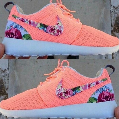 mosouka:  ☆★☆★L♡ve it ☆★☆★ Nike ✔ on We Heart It - http://weheartit.com/s/eCWYfztP 