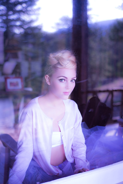 Anna Sophia Robb for Status Magazine