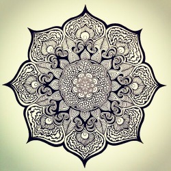 psychedelicsex:  Mandala Monday ॐ Not my photo ॐ