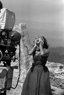  Elizabeth Taylor on the set of “Suddenly Last Summer” by Burt Glinn 