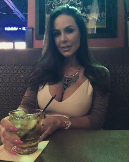 myactionsallcaps:@kendralust 