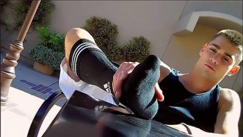 guysinshortsandsocks:  You know they are hot!