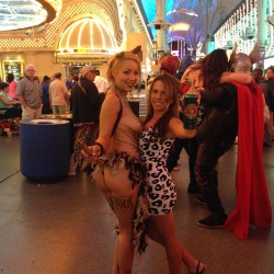 meanwhileinvegas:  @cait14184 text me &amp; says “I just looked at these pics and kitty’s boob is on you!! Lol” hahahaha dying 😂😂 lolol #boobs #fremontstreet #freakshow by lile23 http://ift.tt/1JIW8Jh
