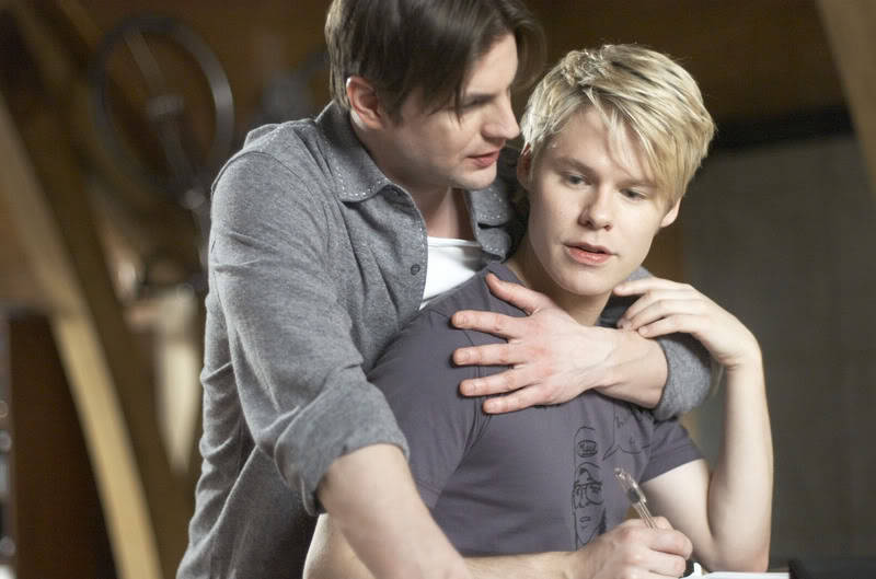 myprivatealonetime:  teenageddom:  Any time he puts his arm around you, you feel