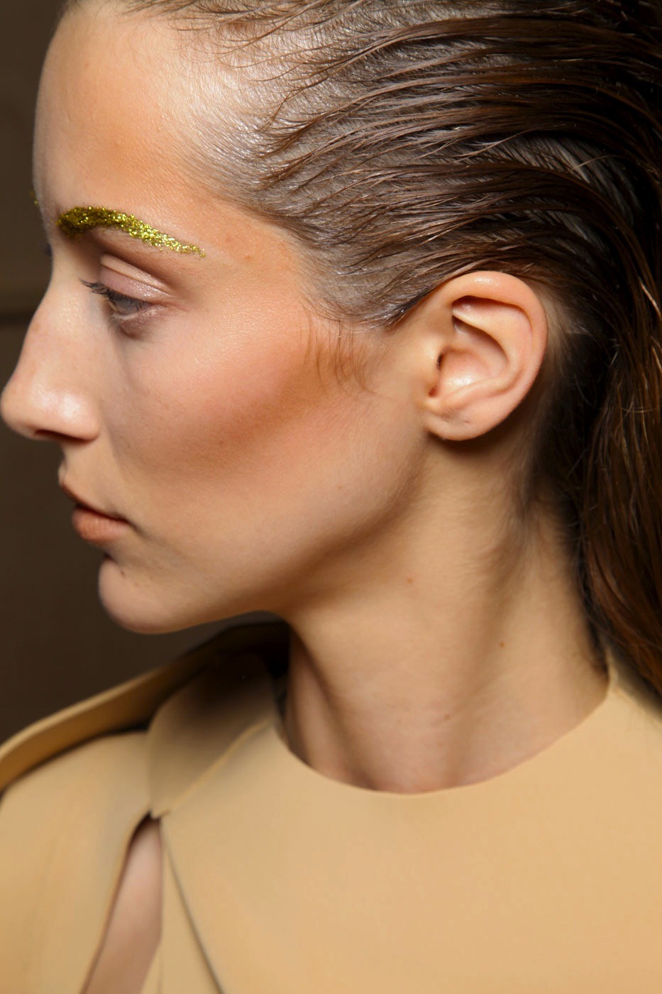 mountainsofpizza:  larastonestits:  Alana Zimmer backstage at Thierry Mugler, Spring/Summer