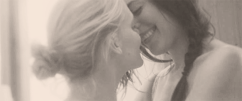 lipstick-lesbian:  ♀♡♀ 