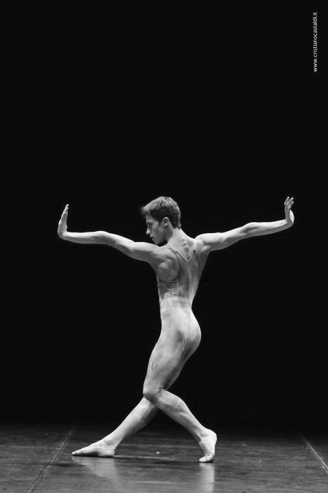 pas-de-duhhh:  Claudio Coviello  La Scala Ballet (Principal Dancer)  “Sagittarius”, a contemporary solo choreographed by Massimiliano Volpini, performed at Spoleto Dance Competition in 2010. 