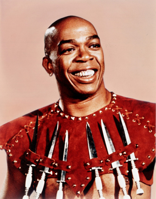 cflag:  Geoffrey Holder, the native Caribbean who played a crucial role in transforming modern theater, has passed away from pneumonia at age 84. Holder’s imposing 6’6” stature and inimitable baritone voice helped make him a highly influential figure