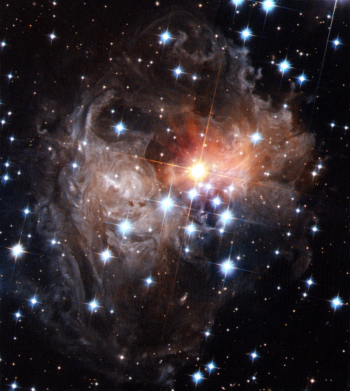 Spectacular view of V838 Monocerotis light echo [2976 x 3323]