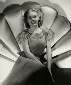 gmgallery:  Alice Faye photographed by George