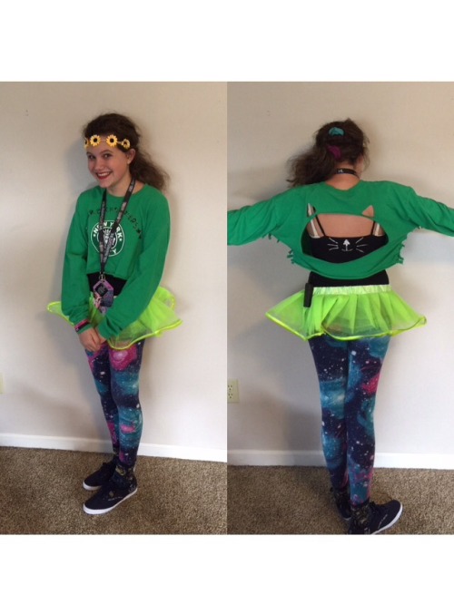 centralperkswift: centralperkswift: Hi taylorswift!! My friends, Ally (blue tutu) and Carson (green 