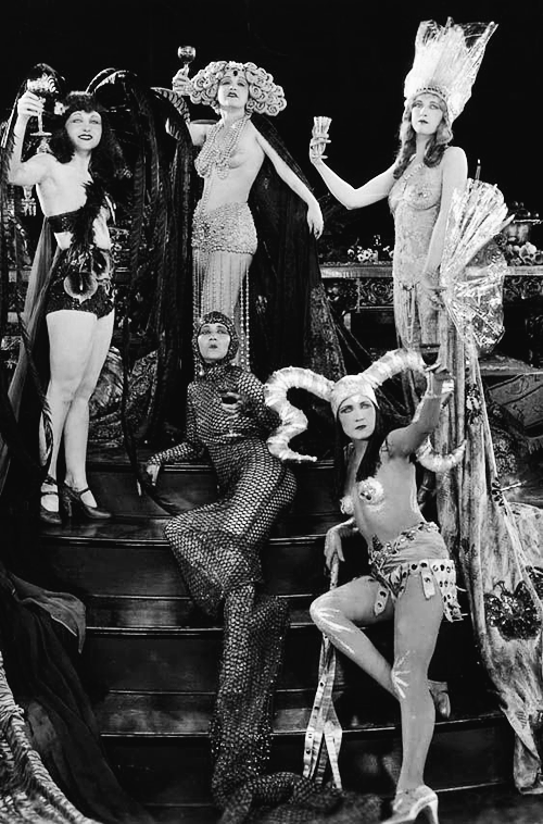 vintagegal:
“ Showgirls from the film Hell’s 400 (1926)
”