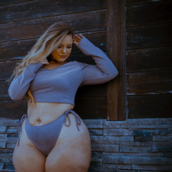 planetofthickbeautifulwomen2:Sexy Pawg Colors of Autumn