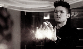 HAPPY BIRTHDAY MAGNUS BANE 