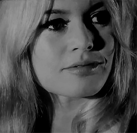 theroning:Continents sans visa: Brigitte Bardot - Les paparazzi, 1963.