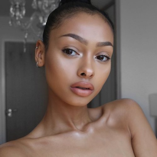 fucklovepayme:Sugar Profile Photo Inspiration: Jayde PierceYou see how good her lighting, hair, make