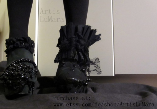pointed-ears:  artislumara:  “That is not dead which can eternal lie, and with strange aeons even death may die.” ~ H.P. Lovecraft  www.etsy.com/de/shop/ArtisLuMara  Aren’t these the hottest shoes you’ve ever seen? <3