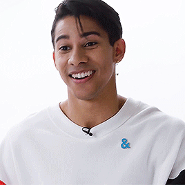 simonspeirfeld:Keiynan Lonsdale being adorable in an all out compliment battle. (✿◠‿◠)