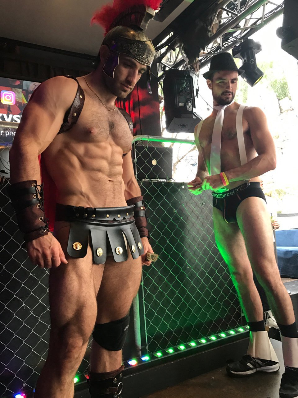 gayweho:  .@philliyT https://t.co/ry8kB0ncdy https://t.co/xk9kMFBoPW