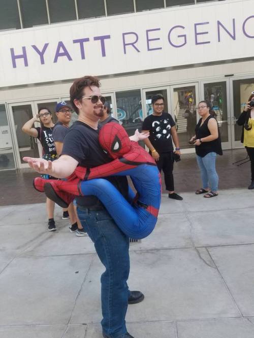 yacchins: yacchins: yacchins: “Mr. Stark, will you carry me?”“No.”“ok. :^)”“Kid, what the f– hell??”