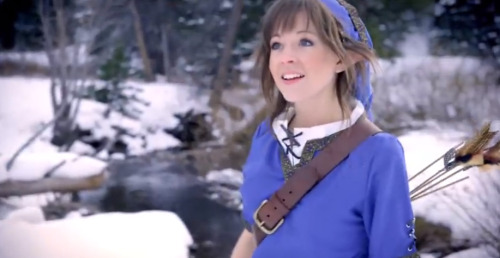 turbotwintastic: proxyjackspicer: Lindsey Stirling A hip hop/dubstep violinist with amazing talent a