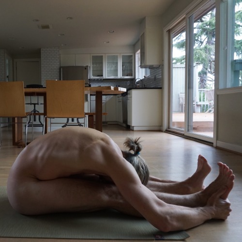 templeofthedowndog: Paschimottanasana. Seattle