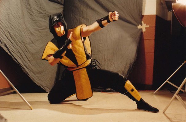 repisanintendo: Estas fotografías de producción de Mortal Kombat I y II están