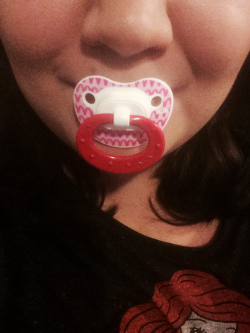 lilprincesssierra:  Daddy picked out my paci