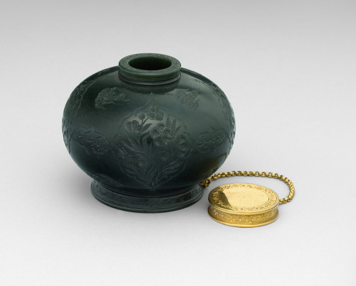 powerful-art:Inkwell, Nephrite, gold, India, 1618–19