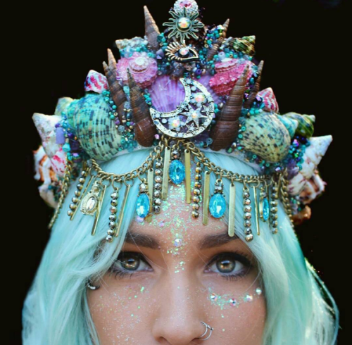 megarah-moon: “Mermaid Crowns” by Chelseas Flowercrowns Chelsea started as a florist in Melbourne, Australia when she was a teenager and has always been passionate about nature and floristry. She then began to create flowercrowns to cover her scar