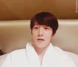 porkdo-bi:  BBH gifs 13/50: cute beansprout in his robe… 